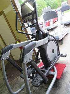 lot 204 image: Matrix Suspension Eliptical Model EP304 7xi  Full touch screen