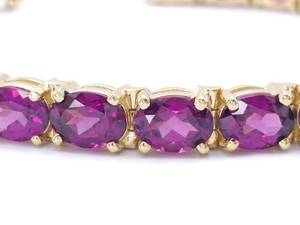 lot 19 image: Dazzling 25 Carat Raspberry Garnet Estate Bracelet in Heavy 14k Yellow Gold - $2550
