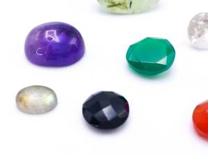 lot 45B image: 35 Carats Loose Gemstones Emerald, Labradorite, Amethyst, etc.