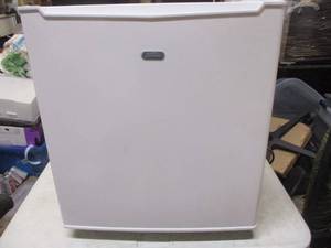 lot 50 image: Mini Fridge