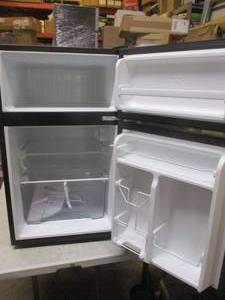 lot 1 image: Mini Fridge and Freezer