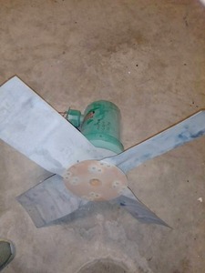 lot 200 image: 4 Blade Industrial Fan