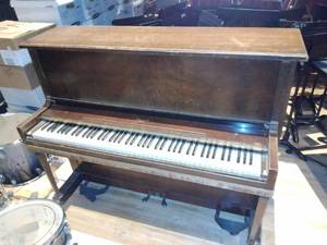 lot 215 image: Howard Piano, missing one hinge.