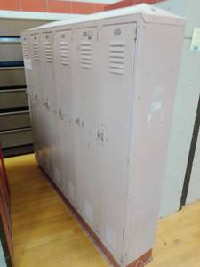 lot 233 image: Vintage Pink Lockers (6)