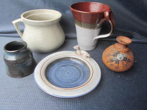 lot 277 image: Pottery