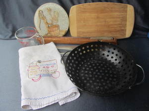lot 299 image: Kitchenwares