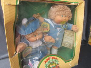 lot 289 image: Cabbage Patch Twins