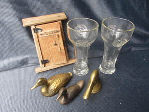 lot 298 image: Miller Glasses, Ducks, Outhouse