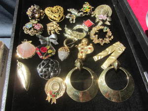 lot 203 image: Costume Jewelry