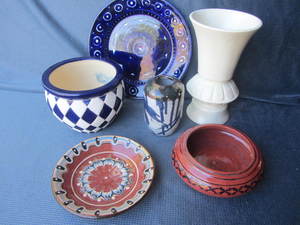 lot 238 image: Planter, Plate, Pottery