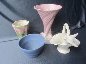 lot 186 image: Camark Basket, Mudhut Planter