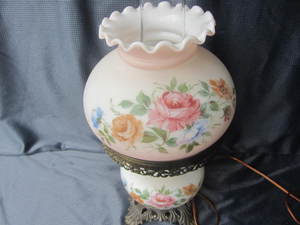 lot 154 image: Dresser Lamp