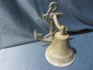 lot 16 image: Post Bell