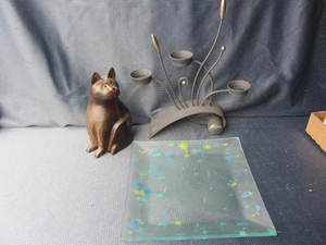 lot 45 image: Carved Cat, Votive, Art Glass