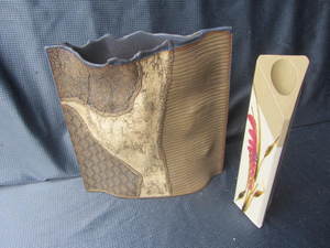 lot 83 image: Envelope Vase, Wall Pocket