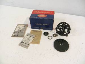 VINTAGE Shakespeare Direct Drive Level Winding Reel