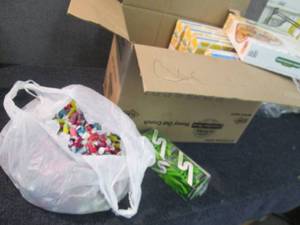 lot 21 image: Bags of Tootsie Frooties, Stride Gu...