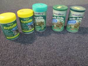 lot 25 image: 5 packs Turtle Food...