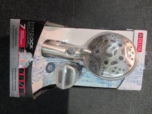 lot 32 image: Delta SureDock 7-Spray 5 in. Single...