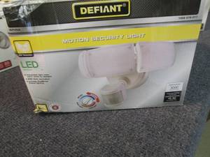 lot 44 image: Defiant 270-Degree White Motion Act...