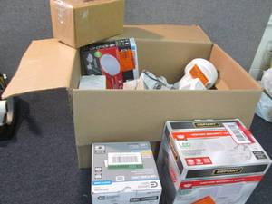 lot 75 image: Box of Returned Lighting & Misc pro...