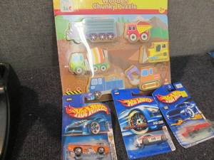 lot 81 image: Chunky Puzzle, 3 Hot Wheels...