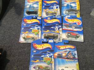 lot 83 image: 8 Assorted Hot Wheels...