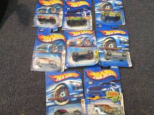 lot 84 image: 8 Assorted Hot Wheels...
