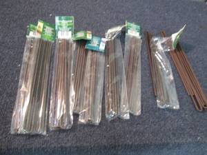 lot 149 image: 8 pks Landscape Edging Stakes ZZ3...