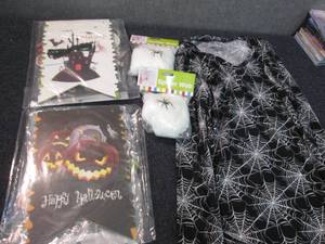 lot 152 image: 3 Halloween Bunting, 2 Spider Webs,...