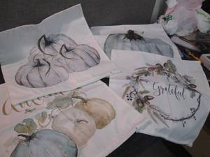 lot 160 image: 4 Autumn Pillow Covers ZZ3...
