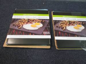 lot 254 image: 2 Flame Friendly Ceramic Grilling G...