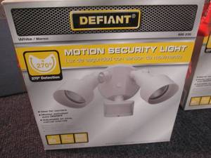 lot 273 image: Defiant 270-Degree White Motion Out...