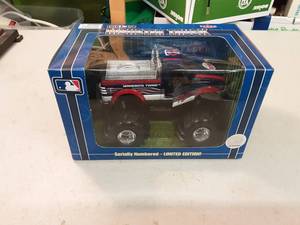 Twins Fleer Ford F-350 Monster Truck 132 Scale