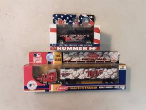 Fleer MLB Hummer H2 & Peterbilt TractorTrailer 180 Scale