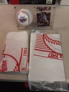 Twins Homer Hankees 1987, 1991.  Twins Baseball With Kirby Pucket Card From 1993