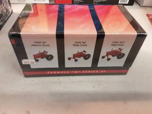 Ertl Farmall M Series 3 Tractor Set Unopened