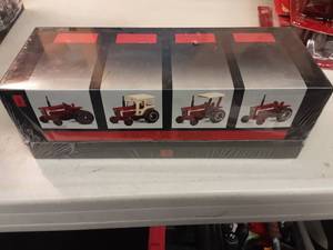 Ertl IHC 66 Series 2  4-Tractor Set Unopened