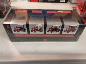 Ertl IHC 66 Series 5  Tractor Set Unopened