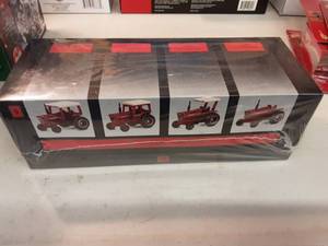 Ertl IHC 66 Series 9 Tractor Set Unopened