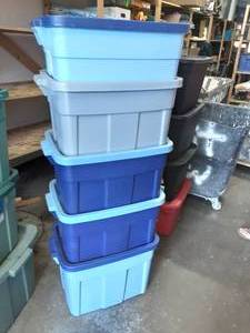 5-Rubbermaid Totes (3-14s, 1-18, 1-Other) All With Lids