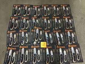 lot 32 image: Lot of 25 Brand New Gerber Fast Draw & Fast Draw Mini Bundle Plain Blade Assisted Opening Knives