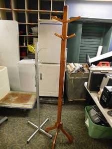 lot 8 image: 2 Coat Racks