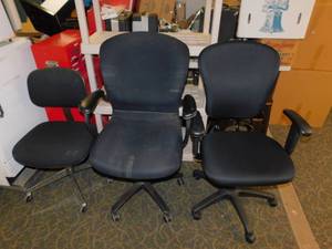 lot 16 image: 3 Black Fabric Adjustable Chairs