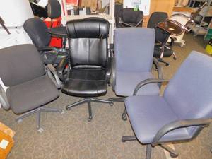 lot 18 image: Office Desk Chairs