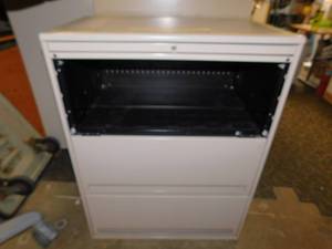 lot 33 image: Tan File Cabinet