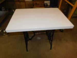 lot 36 image: Singer Wrought Iron  Wood Table