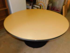 lot 43 image: Huge Round Table