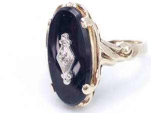 lot 5 image: 10k Yellow Gold and Diamond In Art Nouvaeu Style Estate Ring