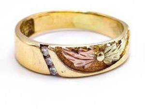 lot 1 image: Diamond and 10k Tri-Colored Gold Custom Made Estate Ring